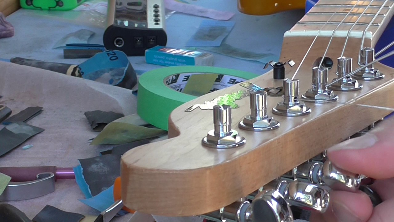 Grover auto locking tuners.