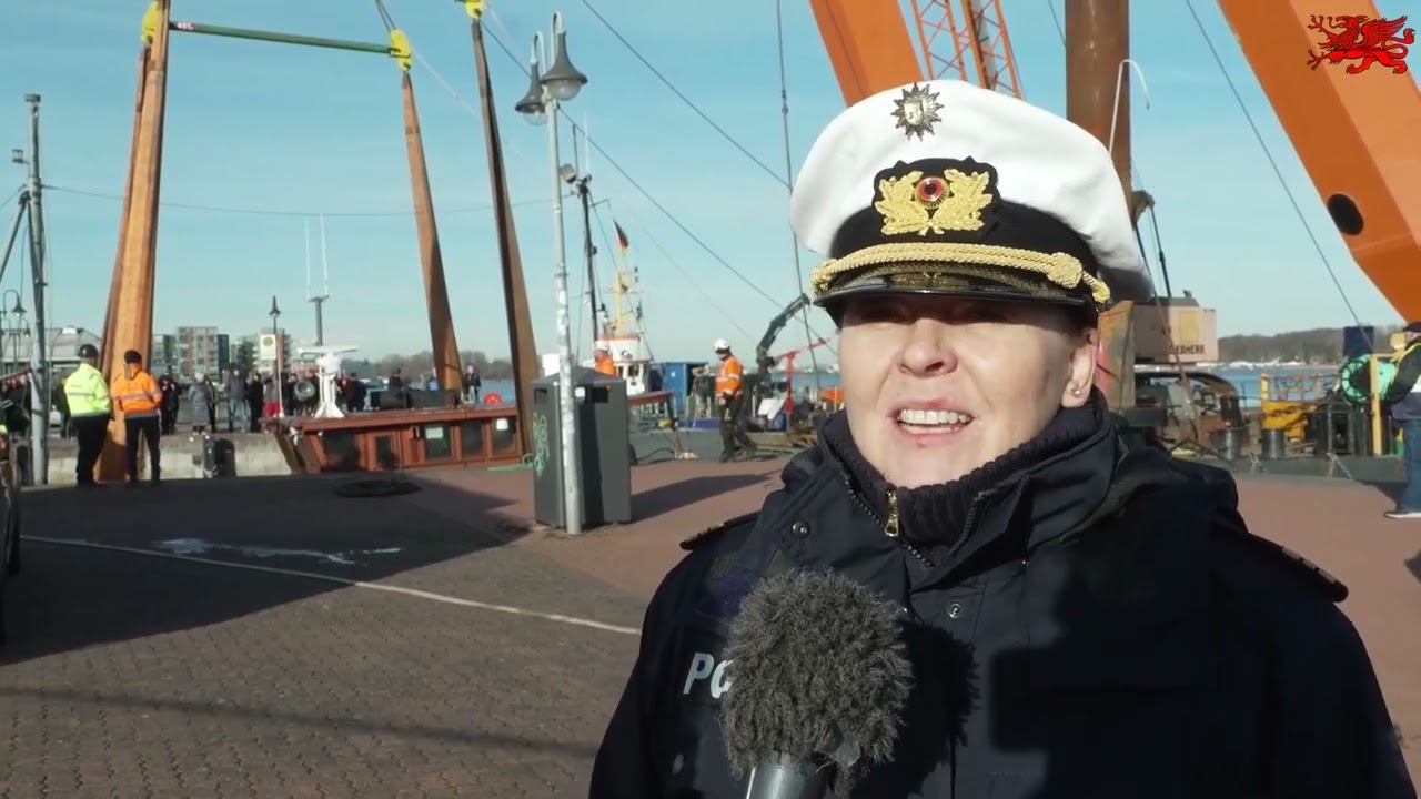 07.02.2024 Rostock der Fischkutter „Seeadler“, die Bergung hat fünfundsechzig tausend Euro gekostet.