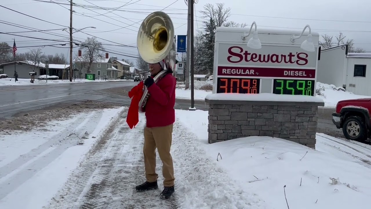 Steve Collier and sousaphone on Main Street - 12/24/24