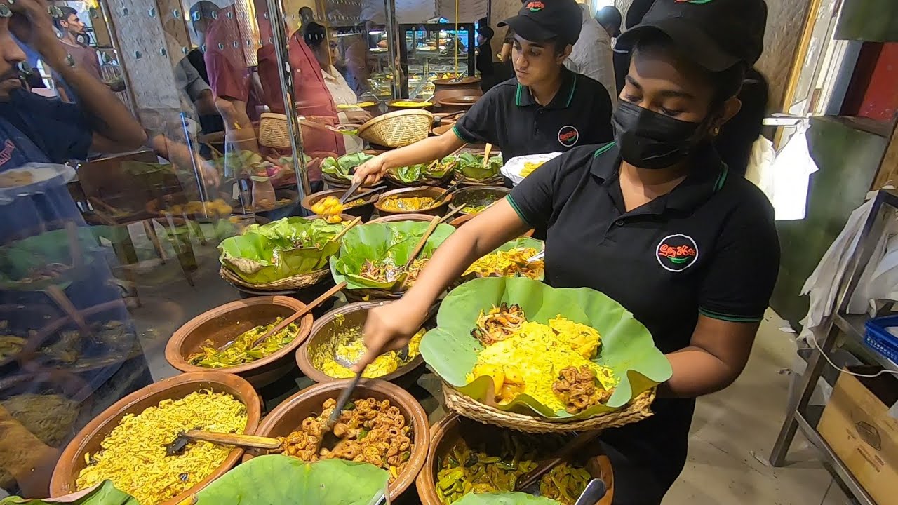නෙළුම් කොලේ බෙදල දෙන රසම රස බත් වේල... Rice and Curry at Lunu Mirisa...