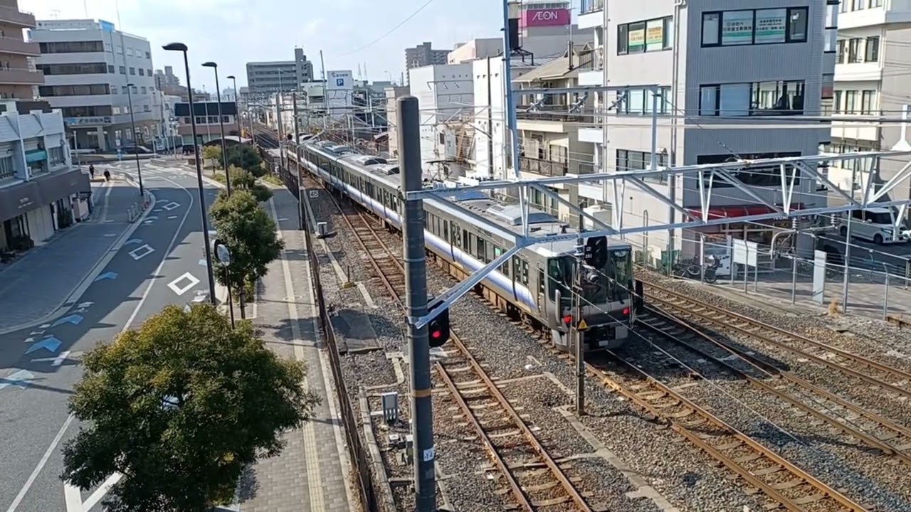 発車した区間快速電車