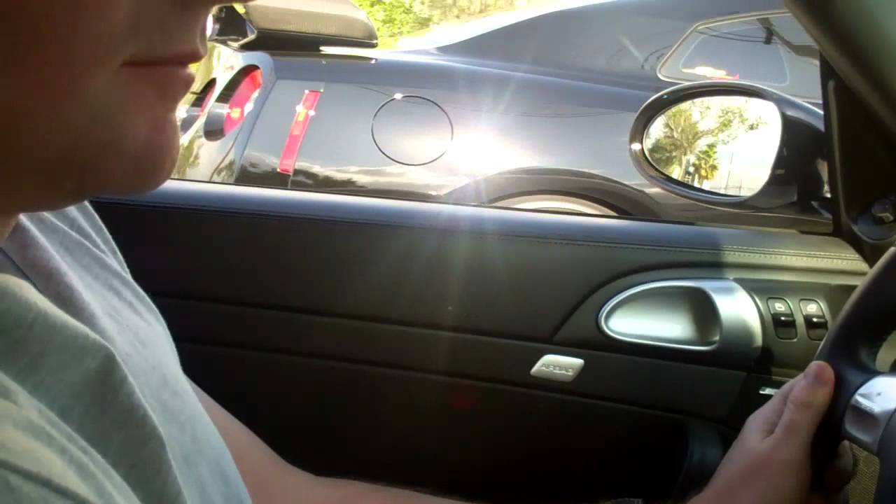 Nissan GTR vs Porsche 997 Turbo