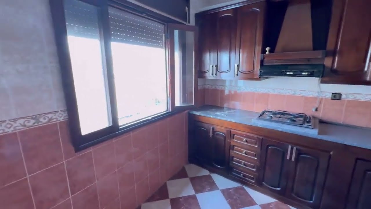شقة همزة كبيرة وجات فالموقع قرب الولاية 🔑0776548815