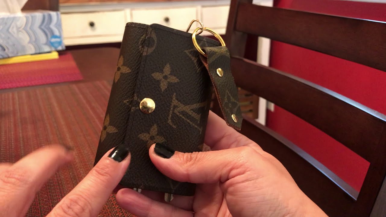 Louis Vuitton six ring key holder