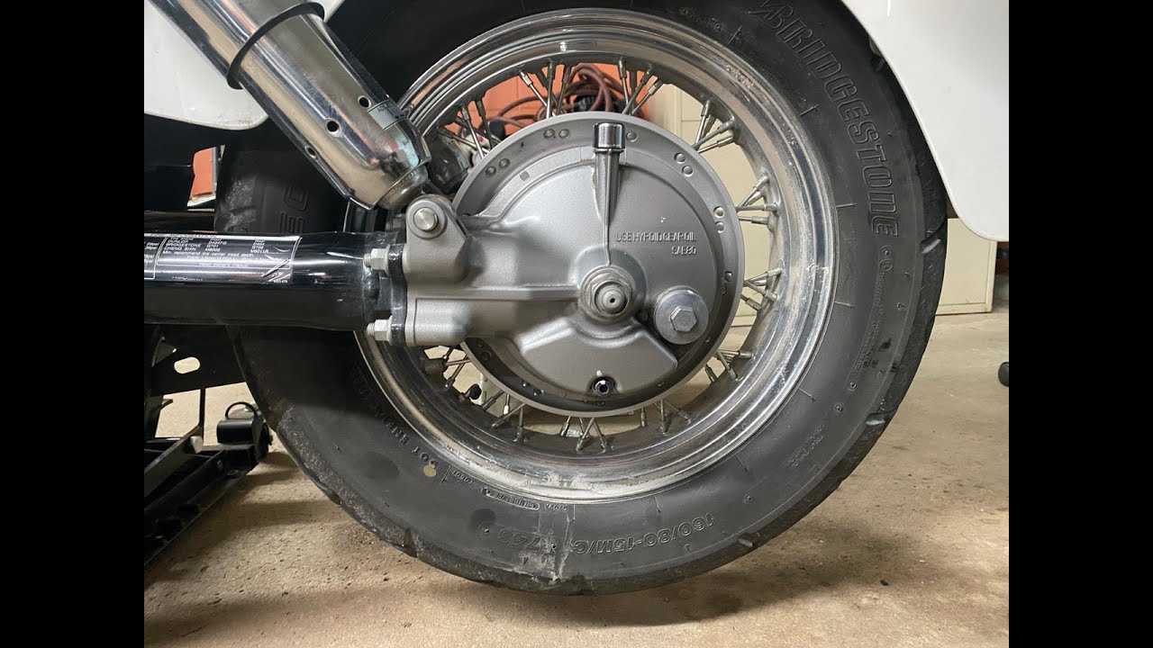 2014 Honda Shadow Aero VT750: Final Drive Oil Change.