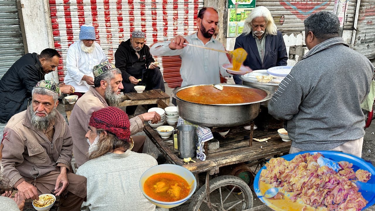 CRAZY RUSH AT ROADSIDE BREAKFAST IN GUJRANWALA | 15+ DISHES AT MINI DHABA | SABRI HALEEM GUJRANWALA