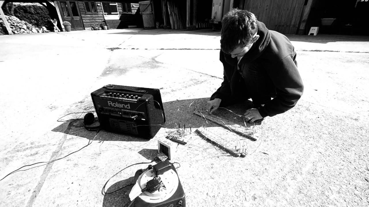 charlie log synth