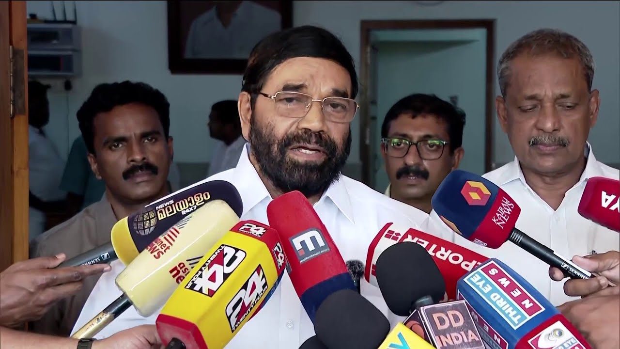 മാനസികരോഗിയാണ് പോസ്റ്റര്‍ പതിച്ചത്, ഉമ്മന്‍ചാണ്ടിയെ വേട്ടയാടിയത് ഞങ്ങളല്ല - വി.എന്‍.വാസവന്‍
