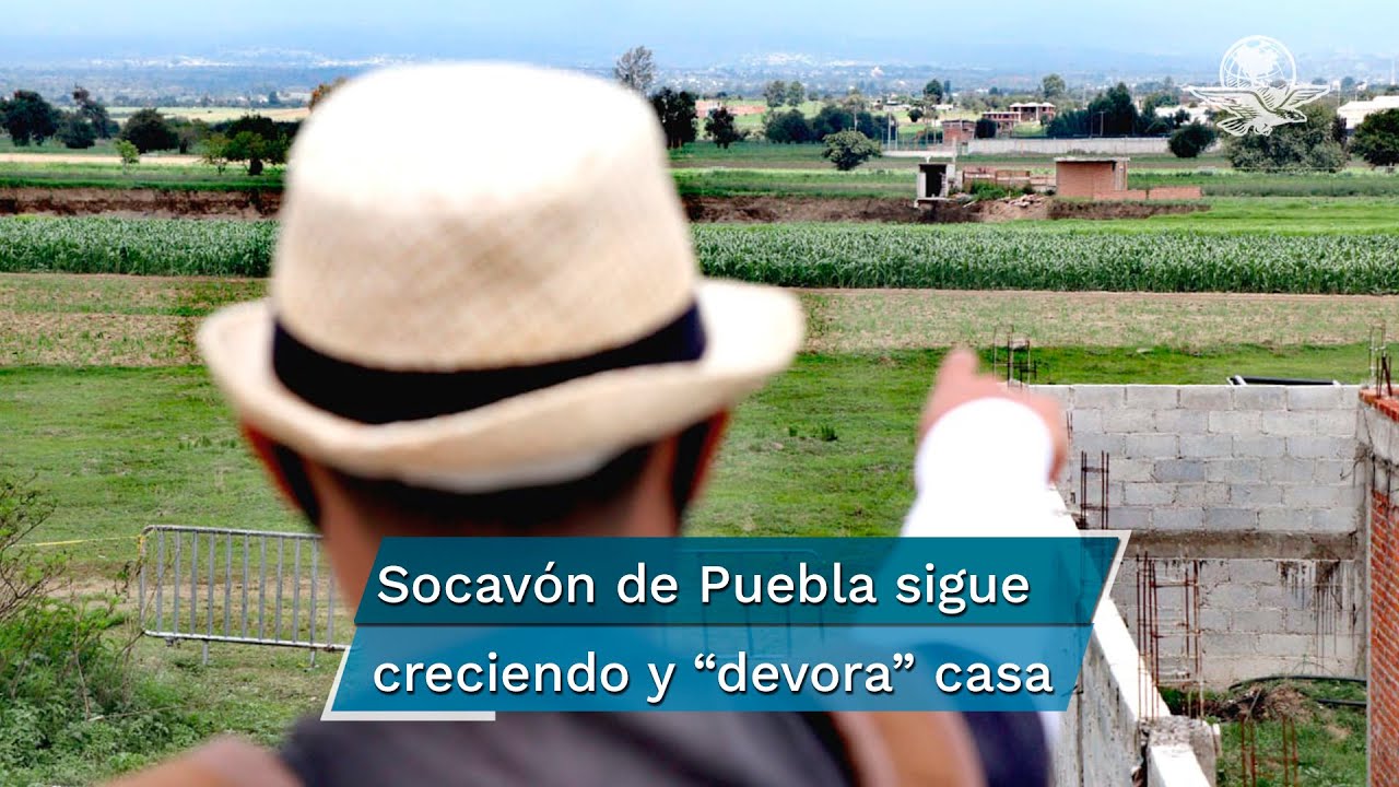 Socavón “devora” la casa de la familia Sánchez Xalamihua en Zacatepec