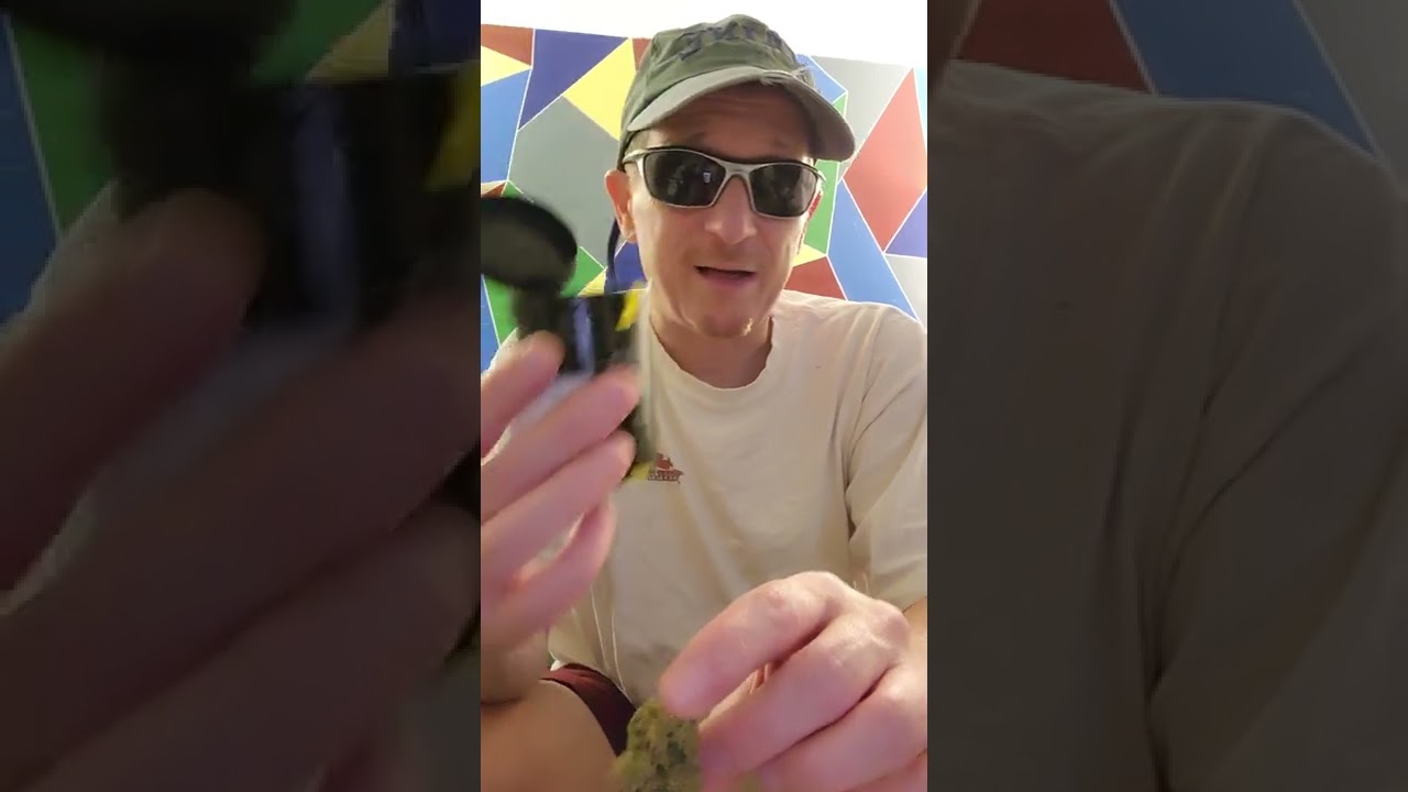Puffco peak dabs with some connoisseur blend AND STRANE Gummies review