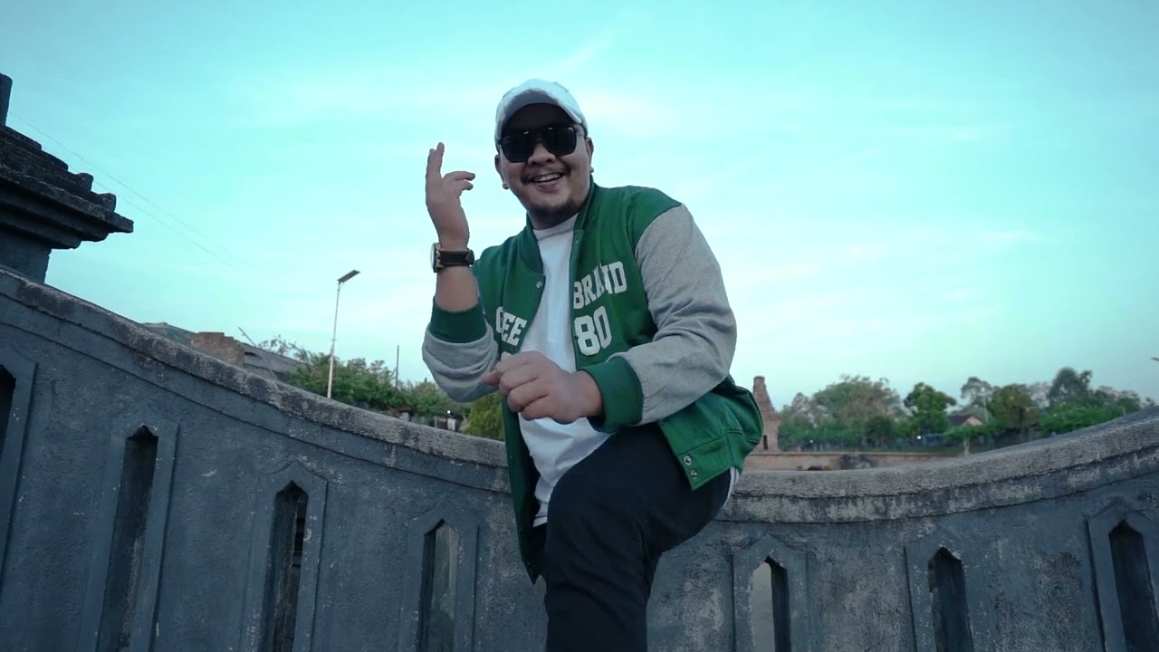 Pakdhe Baz - Manut Pusat