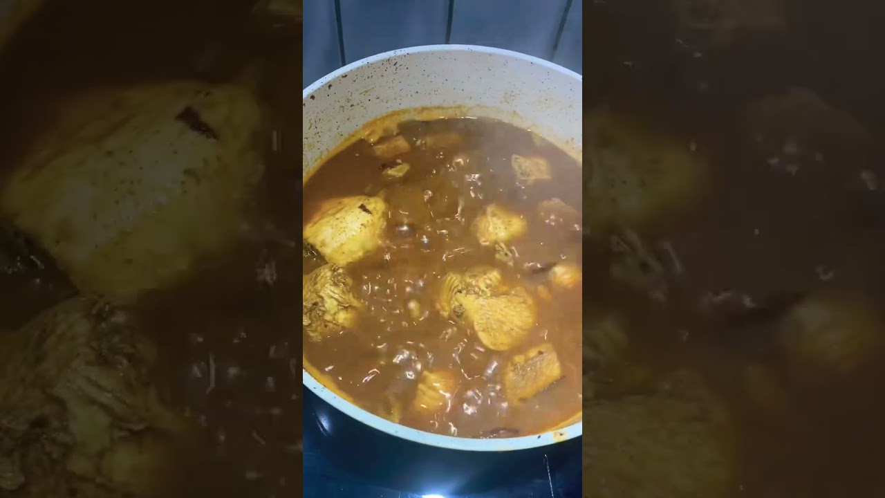 Chicken Curry😋#sinhalacooking#chickencurry#shortvideo#srilankanvlogs#trending shorts#cookingvideo