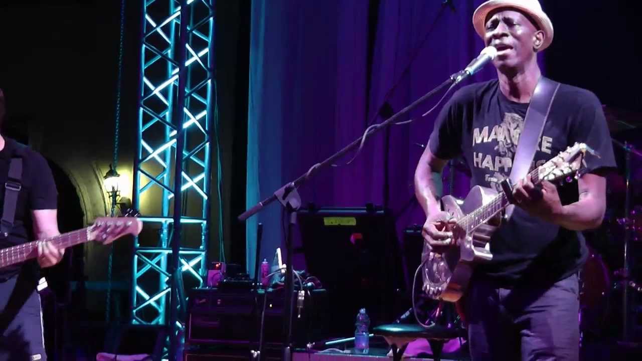 Keb' Mo' - She Just Wants To Dance (live in Italy @ Liri Blues 2012, XXV Edition)