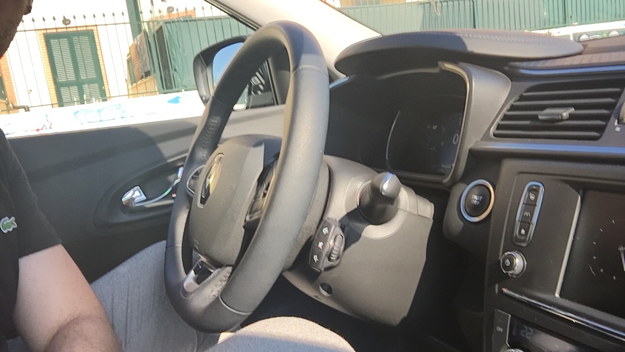 La mia nuova auto con il parcheggio automatico Renault Kadjar (park assist-easy parking)