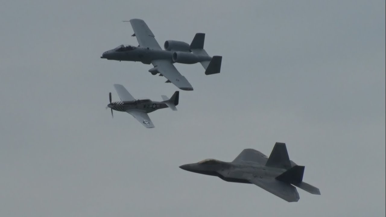 EAA AirVenture 2019 - A-10 Thunderbolt II & F-22 Raptor Demonstrations