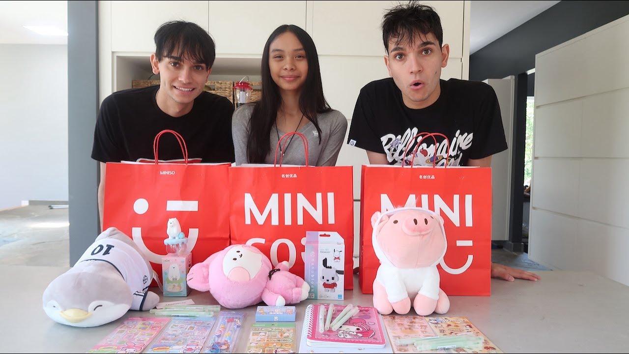 ОТКРЫВАЕМ ПАКЕТЫ ПО 5 ДОЛЛАРОВ ОТ MINISO С МАРКУСОМ И ЛУКАСОМ!!