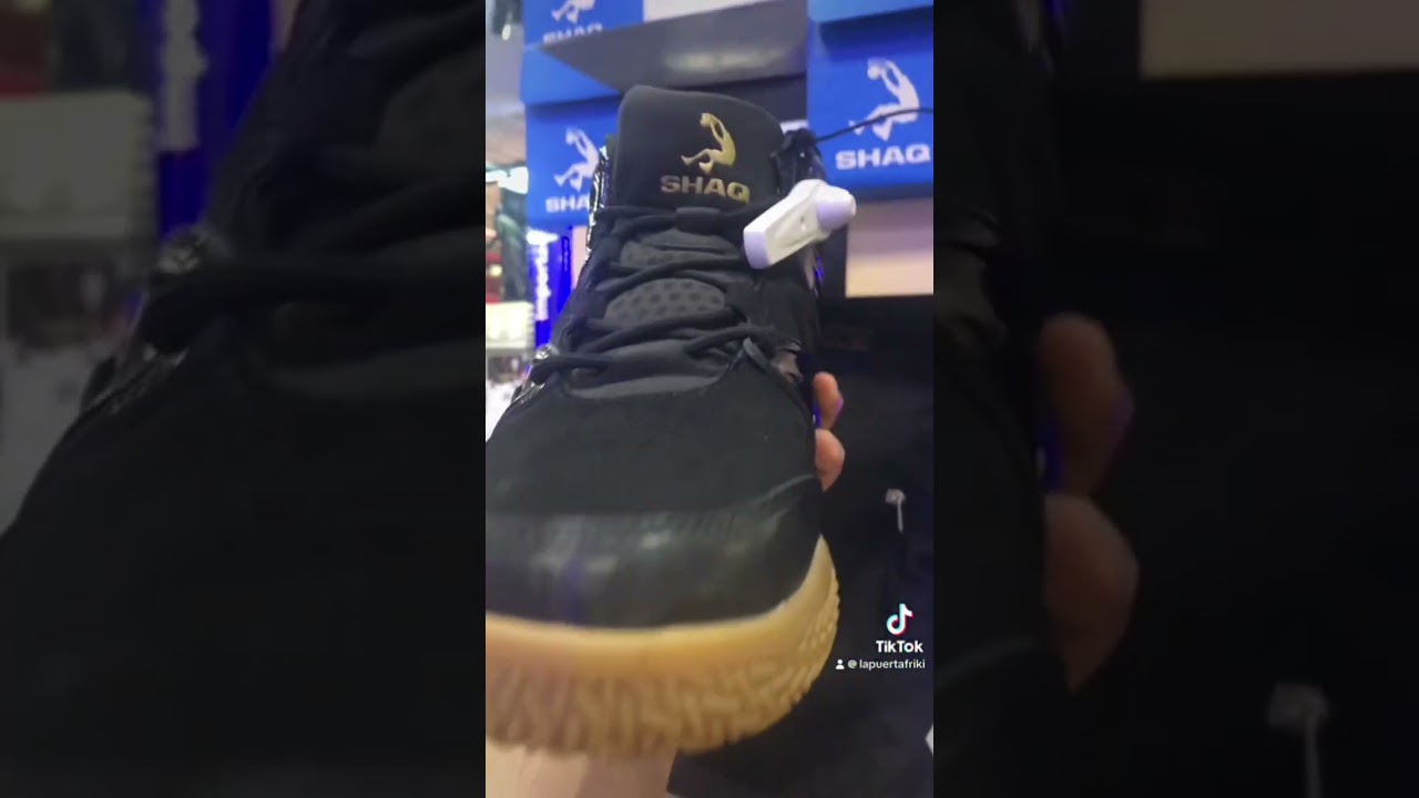 Buscando los Sneakers de Shaquille O’neal 🔥👟🏀🔥 #sneakers #lapuertafriki #shaquilleoneal #nba
