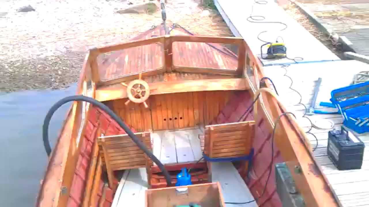 Puuvene Wickstr&ouml;m W1 k&auml;ynniss&auml; / Wooden boat Wickstr&ouml;m W1 running