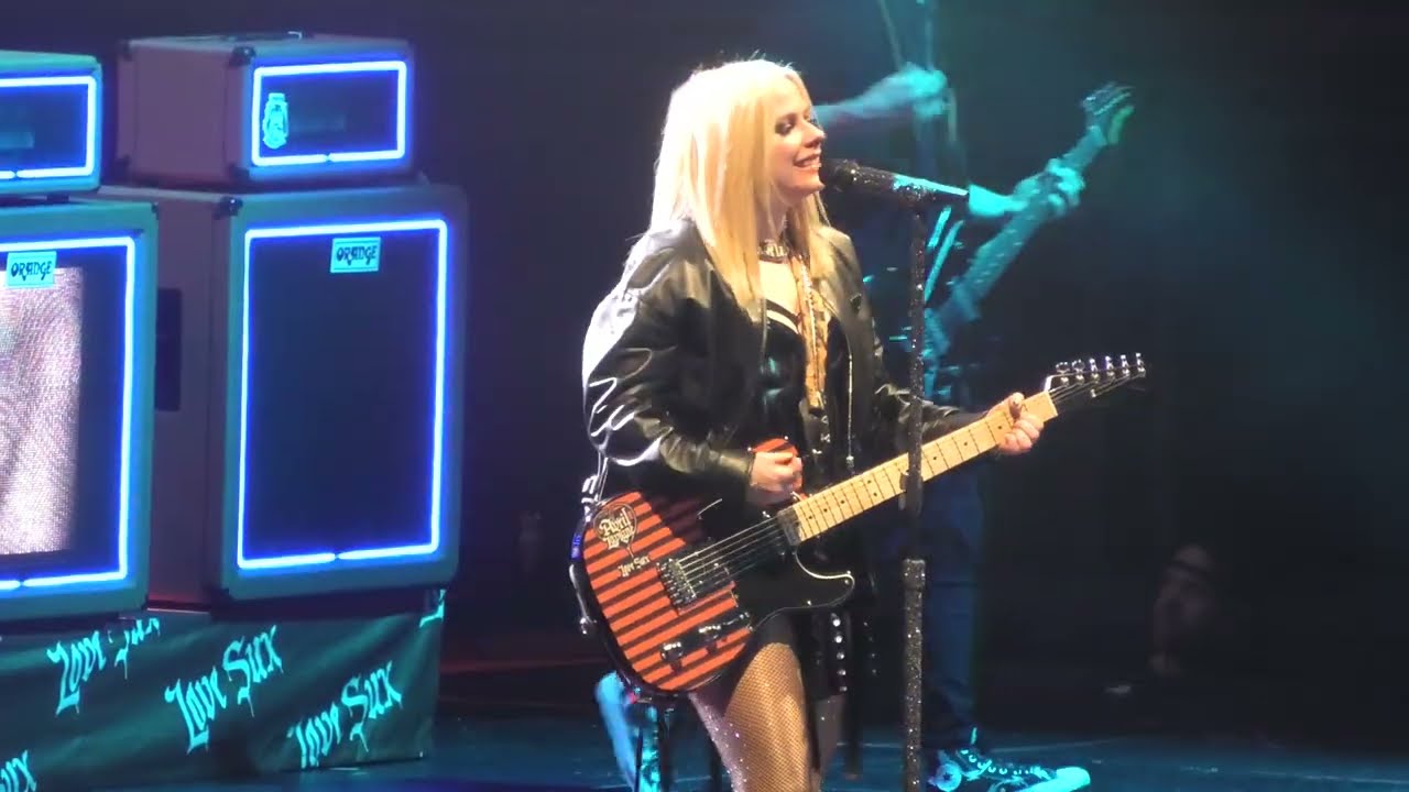 Avril Lavigne 2023-04-30 Łódź, Atlas Arena, Poland -  My Happy Ending & I'm a Mess