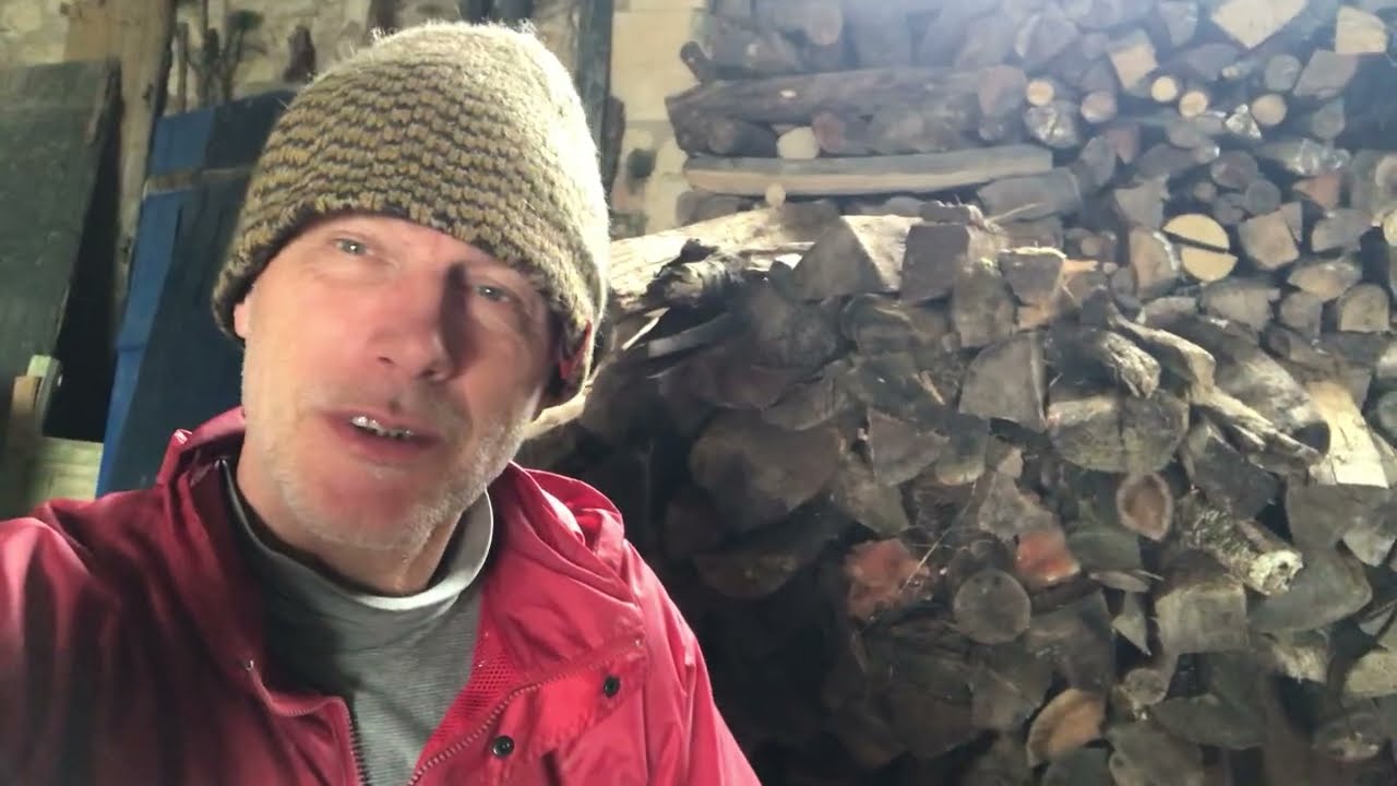 Geen zonnepaneel te bekennen in Frankrijk, lekker allemaal op hout stoken!