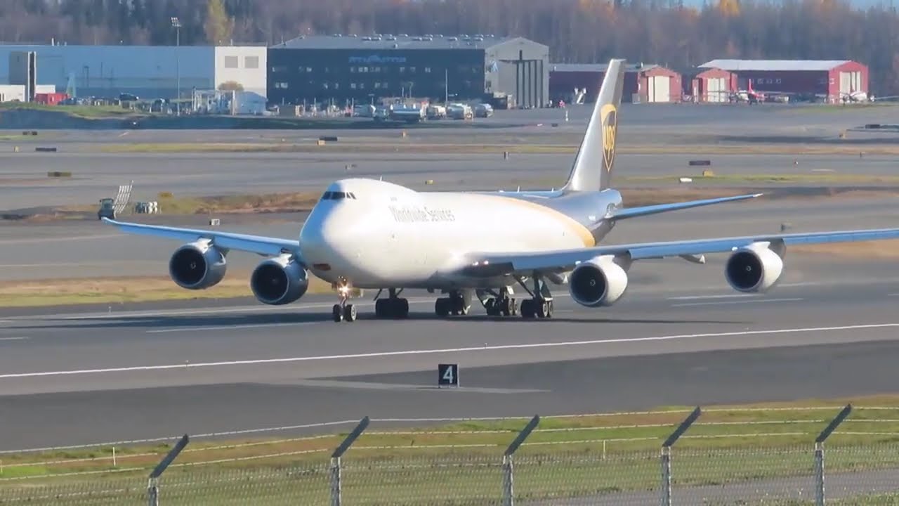 Heavy UPS B747-8