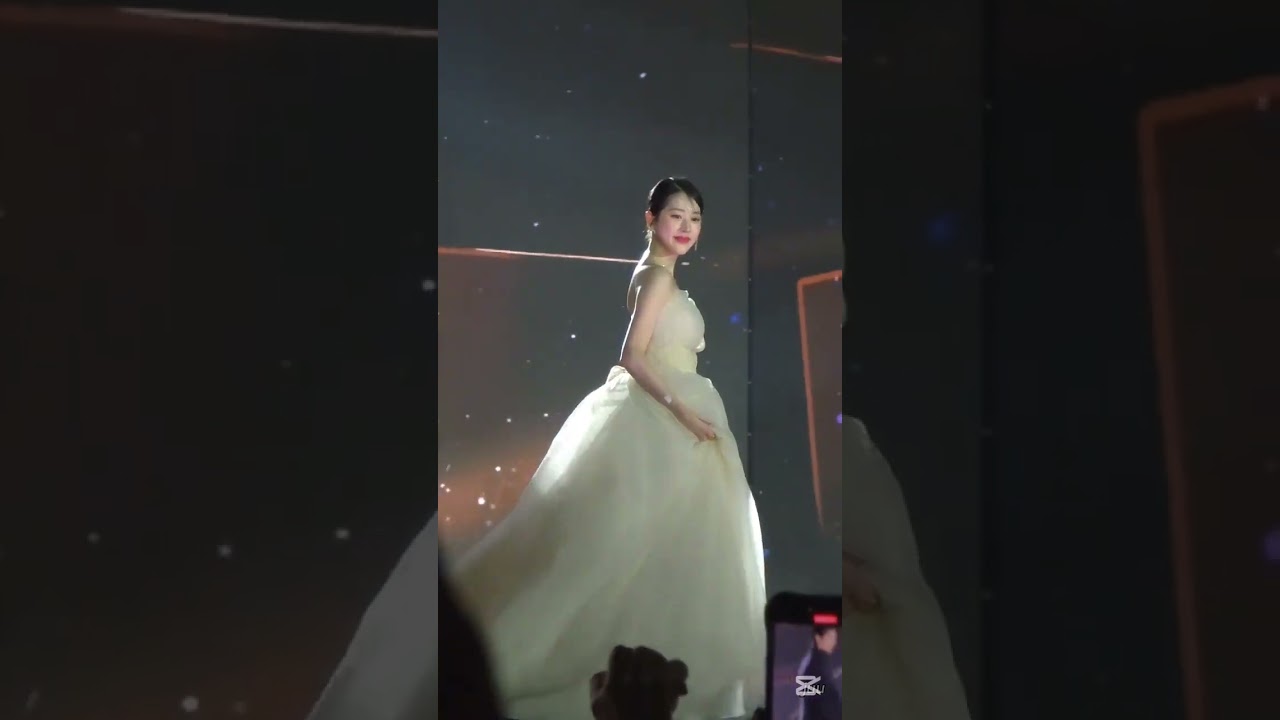 Adorable Wonyoung running to her sister 🥺 #jangwonyoung #aaa #cute