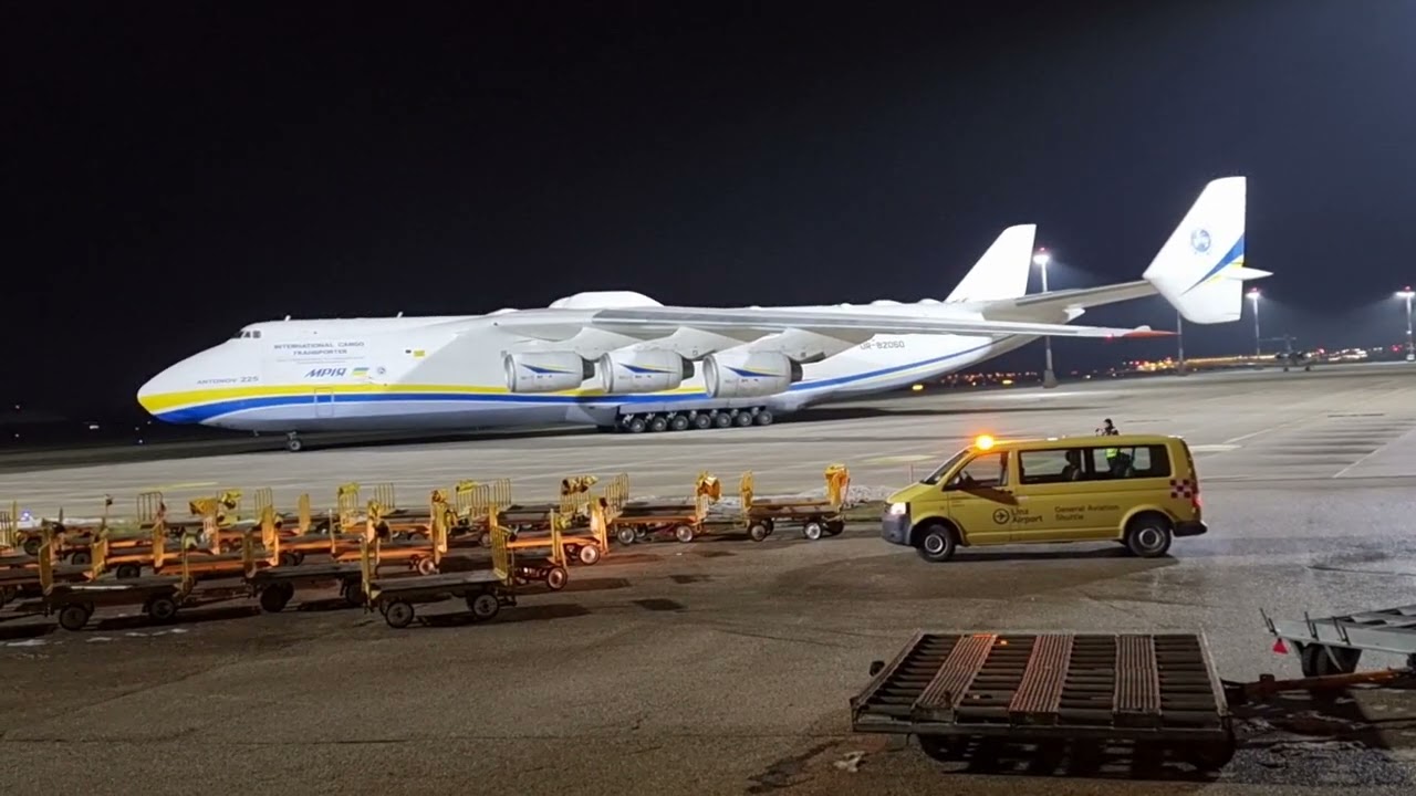 ✈️ Linz - Hörsching 24 Jänner 2022 / 06 : 27 h Antonov AN - 225✈️