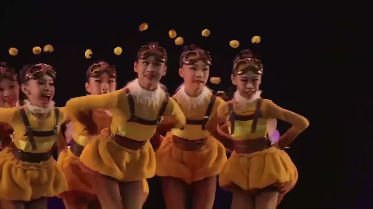 2025山東頂尖舞者 我们的家 Cute little bees are working hard to build a beehive