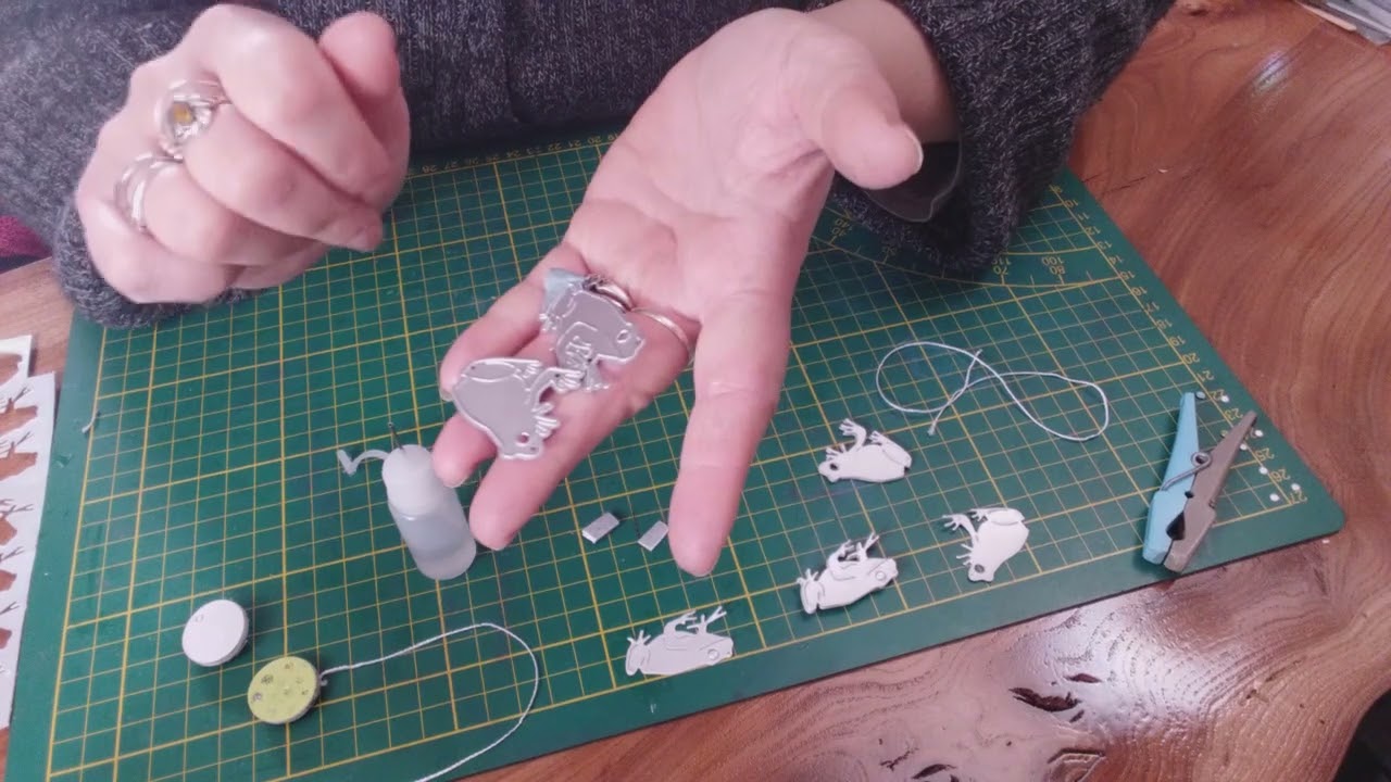Tuto fermeture  à ficelle ou ruban sans attaches parisiennes et avec la forme de votre choix.