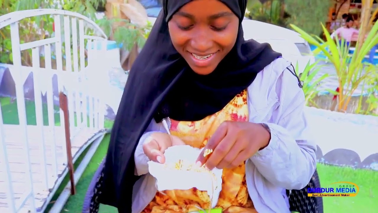 Gabar reer  magaal ah oo Catoosh yare dahab qaali ah ka qaadatay hal arrin darteed