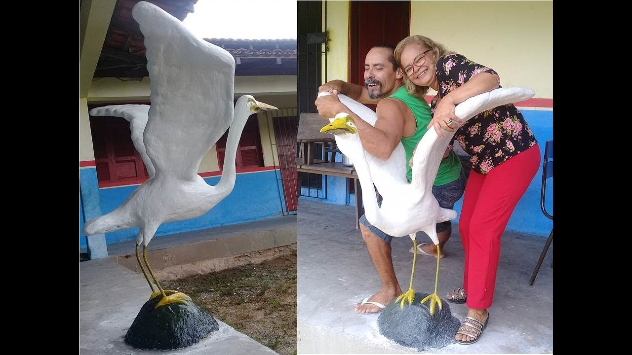 GARÇA de toalha e cimento ASAS ABERTA
