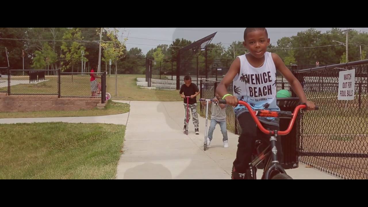 Young Trilla - Go Outside and Play (feat. Janaya Mon&eacute;)