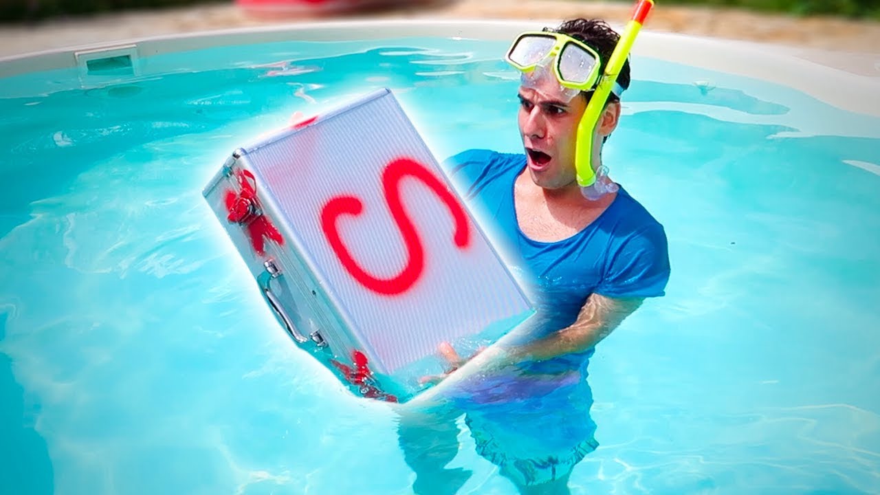 TROVIAMO UNA SCATOLA MISTERIOSA SOTT'ACQUA! (Underwater Mystery Box)
