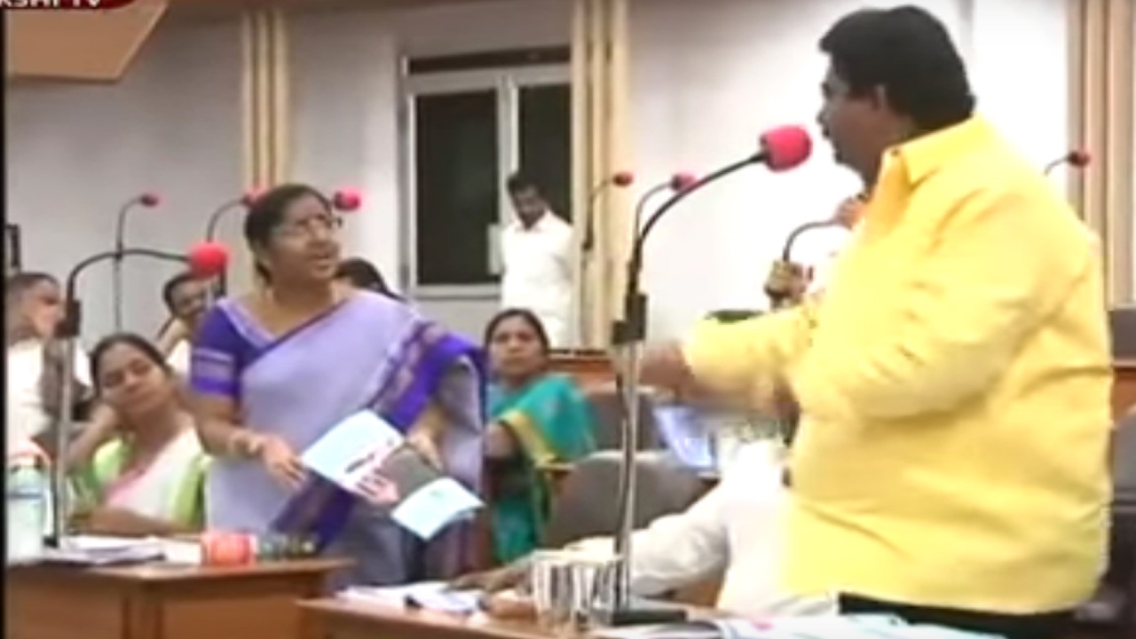 Fight Between TDP and YSRCP Corporators Council Meeting In Vijayawada