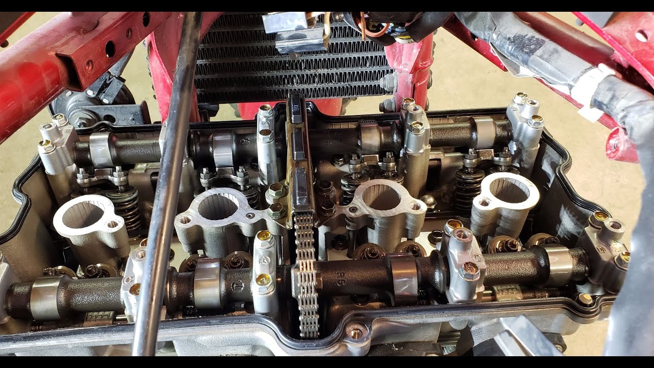 Suzuki Bandit GSF600 - Valve Clearance Adjustment (short version)