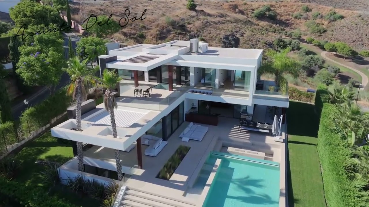 Luxury villa for sale in Benahavís, Los Flamingos Golf Resort with infinity pool