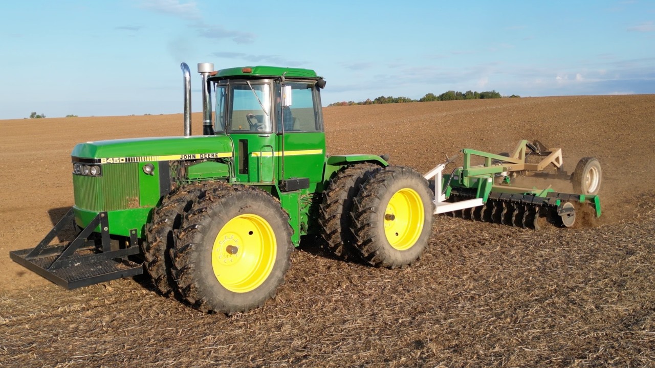 JOHN DEERE 8450 Tractor