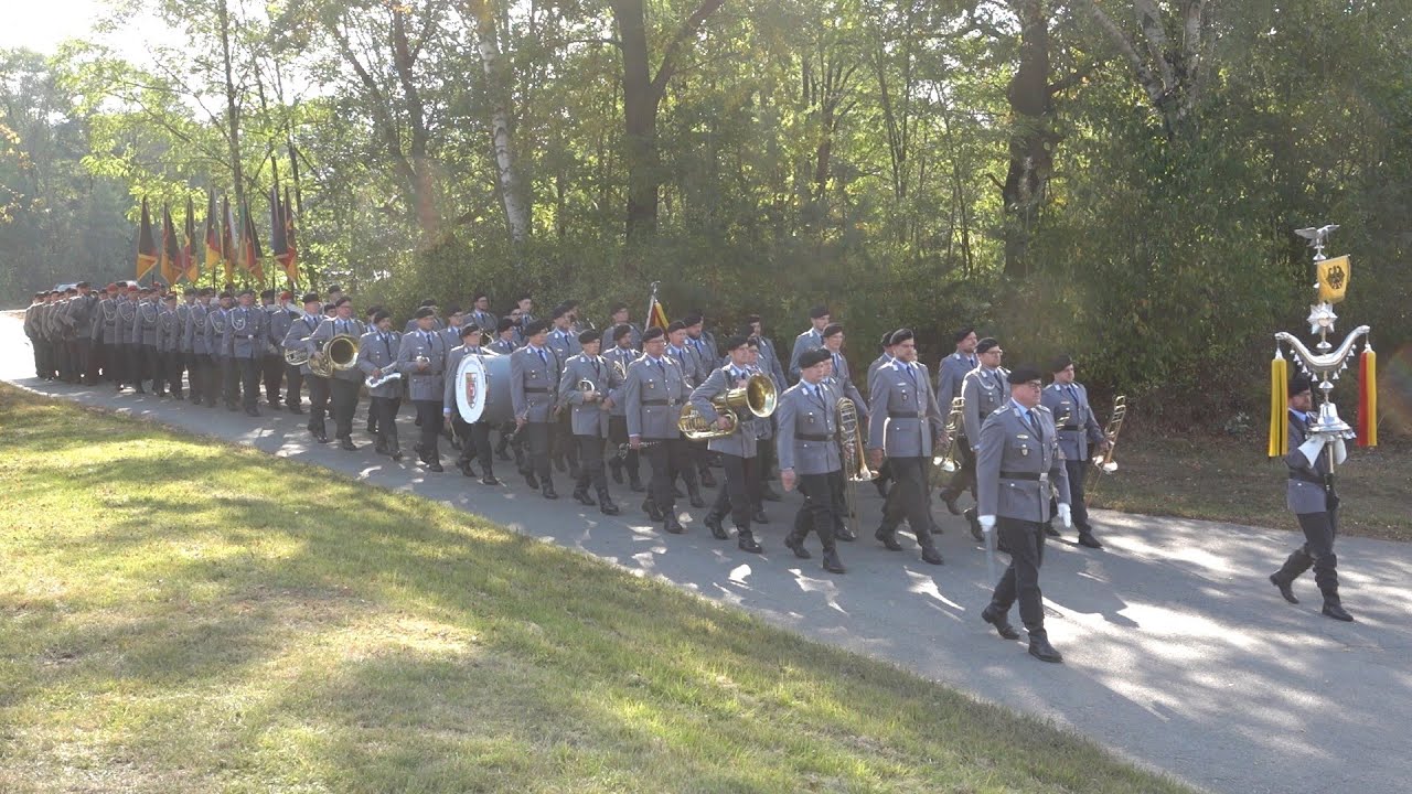 Einmarsch Ehrenformation PzLehrBrig 9 mit Regimentsgruß in Munster