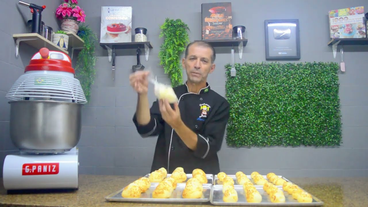 Receita de Pão de Queijo na amassadeira espiral e forno GranChef com o Chef Ronaldo Zara