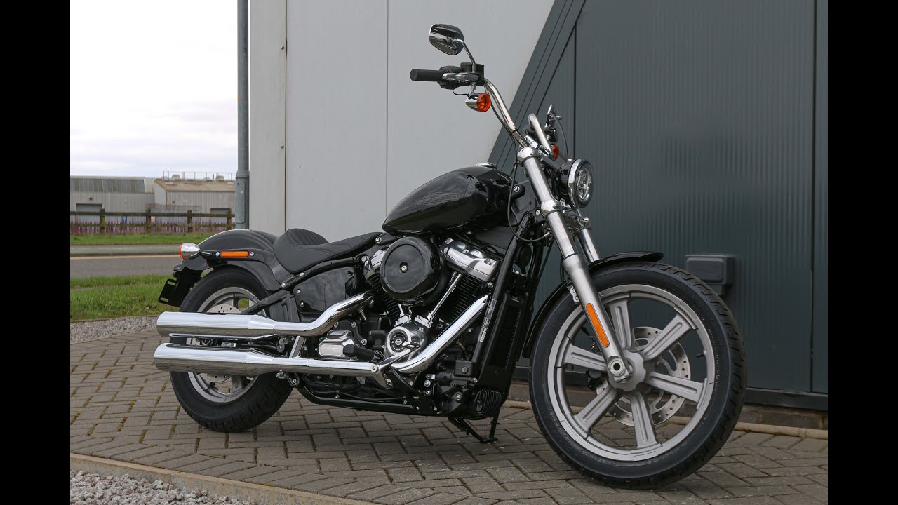 2022 Harley-Davidson FXST Softail Standard in Vivid Black