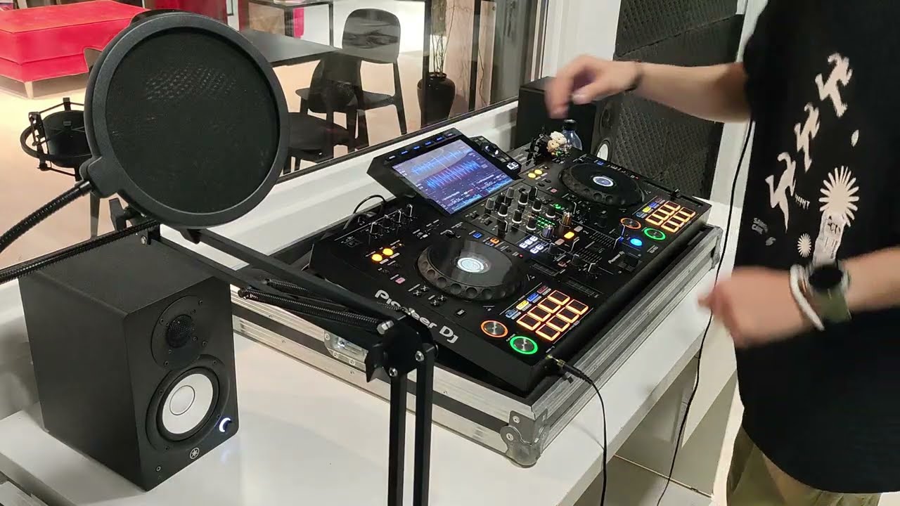 1. White Castlle Sessions - DJ GzUS at Coletivo Streetwear & Coffee Shop - 13.02.2026