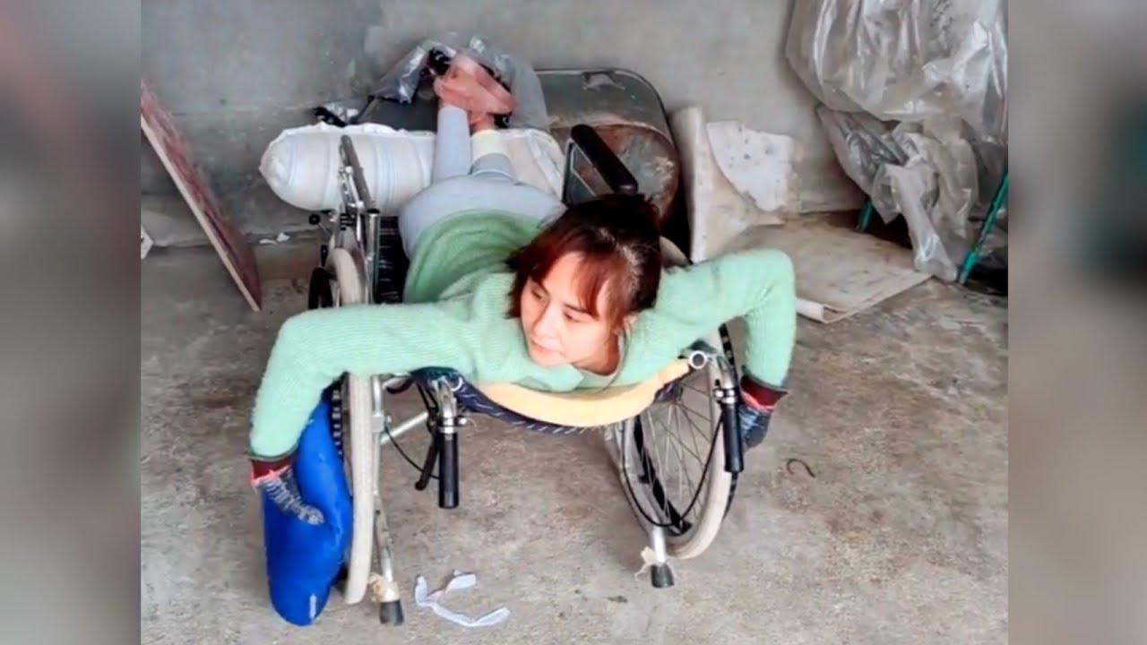 Young Paraplegic Girl Jump from Wheelchair-to-Wheelchair