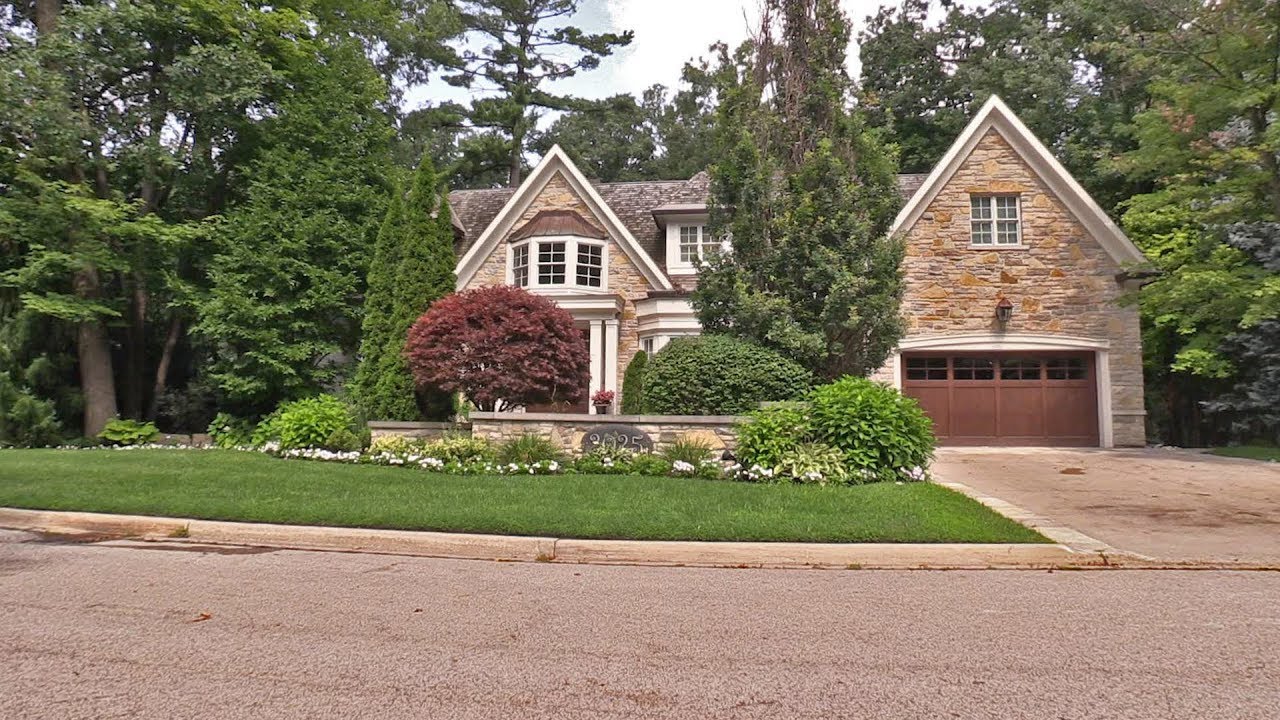2025 Heartwood Court Mississauga Directors Cut |  (c)  1988 - 2019 Axiom Productions