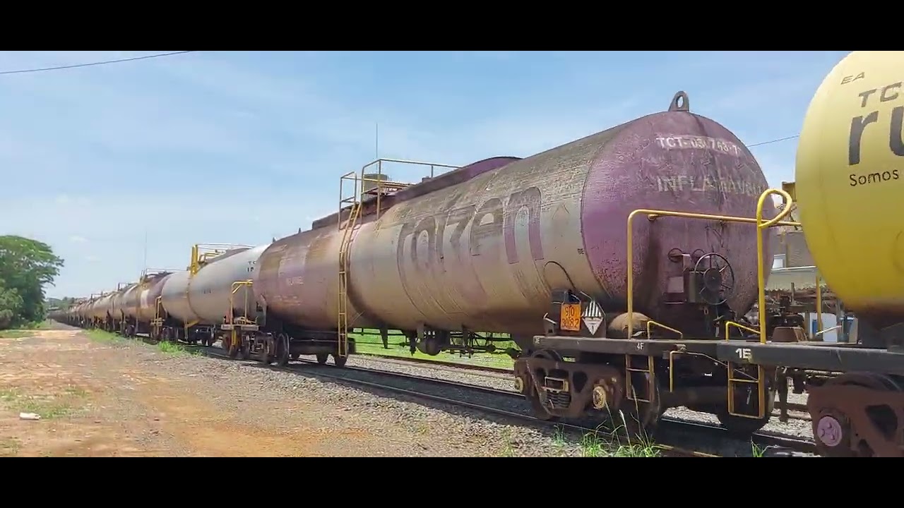 Tanqueiro com Brado, AC44i fase 2 e duas C30-7 no pátio de Jales 