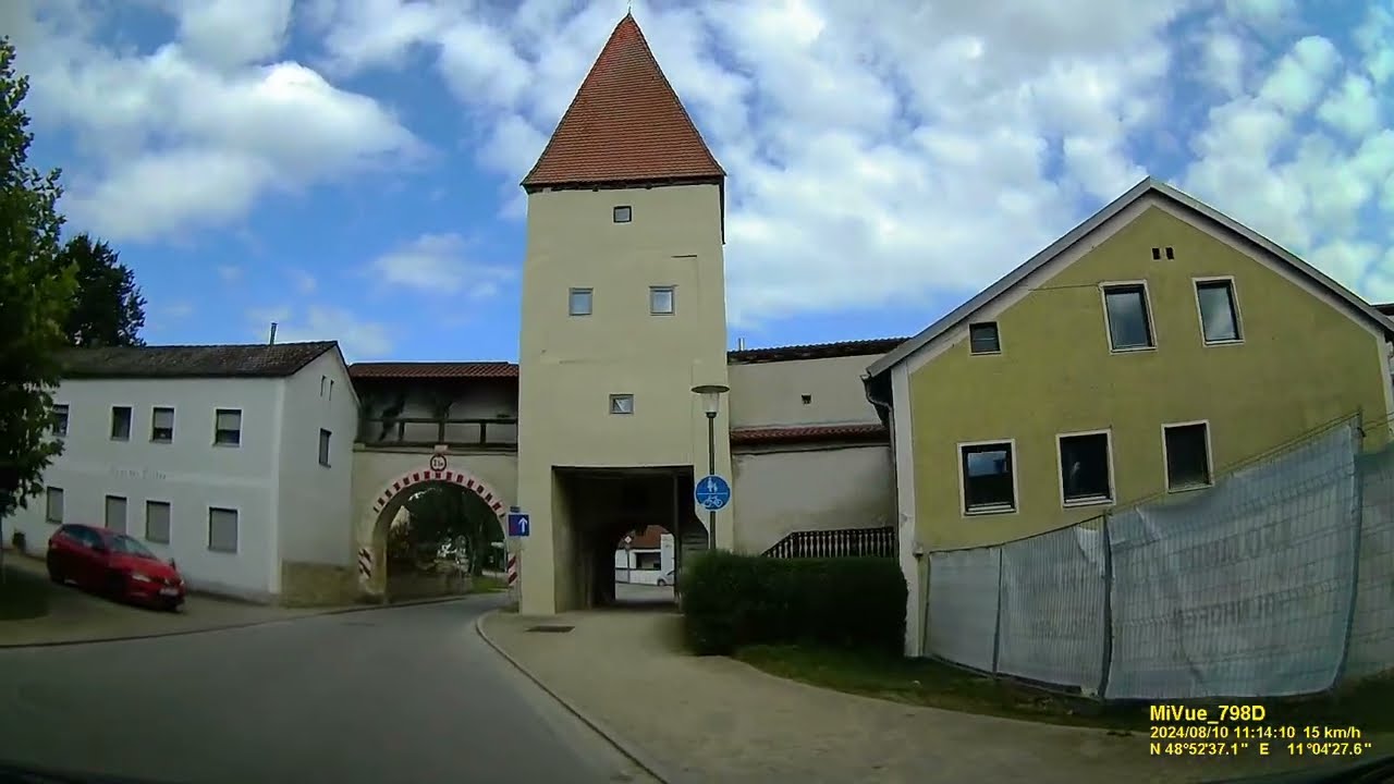 D: Markt Dollnstein. Landkreis Eichstätt. Rundfahrt durch die Ortsmitte. August 2024