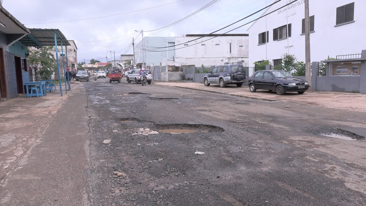 Buracos nas estradas de São Tomé e Príncipe continuam a criar perigo à circulação rodoviária