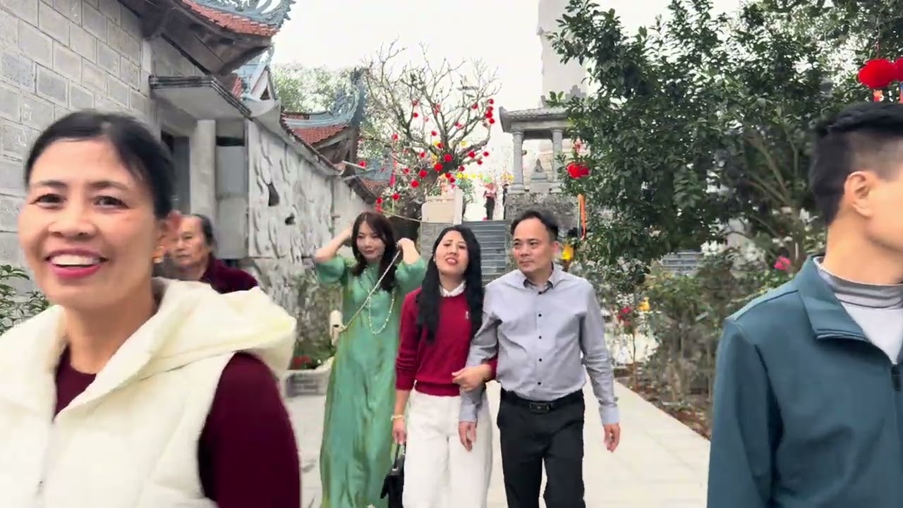 Chùa Tây phương mùng 2 tết 2026