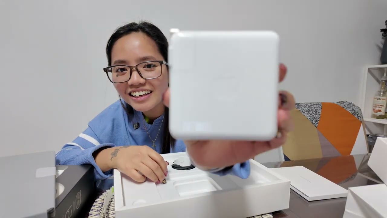 Unboxing New Macbook Pro