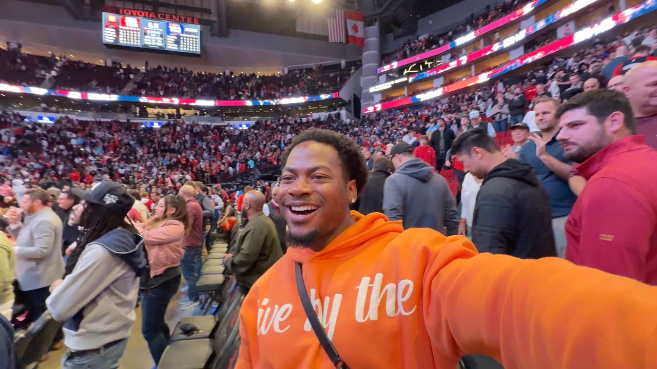 I SAT COURTSIDE AT MY FIRST NBA GAME ⛹🏽‍♂️🤯