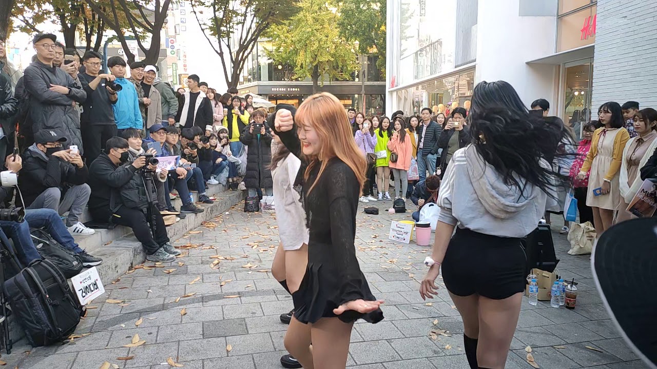 20191109. LADY B. LOVELY GIRLS, BEAUTIFUL BUSKING.